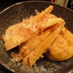 興 - タケノコとがんもの煮もの400円