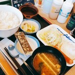 Matsuya - ソーセージエッグ定食ミニカレー