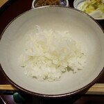 礒田 - 食事「ごはん・香の物・ちりめんじゃこ・牛肉時雨煮・赤出汁」