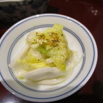 礒田 - 食事「ごはん・香の物・ちりめんじゃこ・牛肉時雨煮・赤出汁」