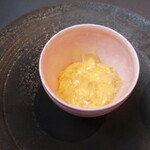 プレゼンテ スギ - フォアグラ（フォアグラのムース、人参の泡、ローズゼラニウムのジュレ）