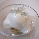 プレゼンテ スギ - エアーアイス（ヤマドリタケのエアーアイス、フレッシュなヨーグルト、ペンタスの花）