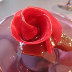 プレゼンテ スギ - GV鰹（アラとフランボワーズでGVした鰹、ビーツのピクルス、八千代牛乳の自家製水切りヨーグルト）