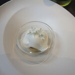 プレゼンテ スギ - エアーアイス（ヤマドリタケのエアーアイス、フレッシュなヨーグルト、ペンタスの花）