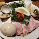 むぎとオリーブ - トッピングたくさん