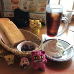 コメダ珈琲店 - 料理写真:クリームコーヒー580円＋モーニングCセット（コメダ特製おぐらあん）