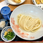 おうどん 瀬戸晴れ - 醤油うどん中550円税込