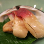 車力門 ちゃわんぶ - 25年4月　炙り北寄貝、江戸前白ミル貝　蕨ヌタ和え