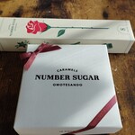 NUMBER SUGAR - ８個入り（上）、１２個入り（下）