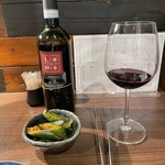 朝〆ほるもん専門店まるじゅう - Talamonti Moda' Montepulciano d'Abruzzoと胡瓜のキムチ