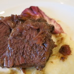 Convivio - 25年4月　牛ホホ肉のベポーゾ　断面アップ