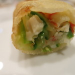 レンゲ - 25年4月　タラバガニとグリーンアスパラの春巻　断面アップ