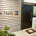 LA TRACE - シンプル・モダンで上品な設えの店