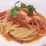 ピアチェーレ - ③秋山トマト園のシシリアンルージュトマトとモッツァレラチーズ・バジルのスパゲティー　アップ