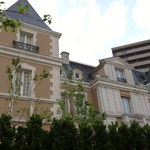 ガストロノミー ジョエル・ロブション - 側面から見た建物はこんな感じでした