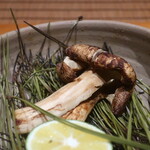 日本料理 幸庵 - 松茸の松葉焼きアップ