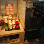 Etowaru - ソフトクリームコーナー(トッピング:大納言、マンゴー、さつまいも、ワッフルコーン、チョコクリスピー、ソース:抹茶、マンゴー、ストロベリー、チョコ)