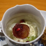 日本料理 幸庵 - ピスタチオとバニラのアイス、ピオーネ、シャインマスカット、ざくろの白ワインジュレ