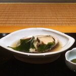 日本料理 幸庵 - 鮑と若芽の煮物 肝ソース添え