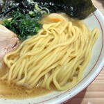 麺屋 天神 - 長多屋製麺の中太ストレート麺。