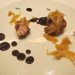 フロリレージュ - リードヴォーとシュークルート  黒ニンニクと赤ワインのソース1