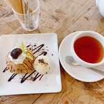 CAFE 38 - 料理写真:モンブランと紅茶