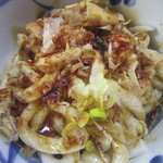 いとめん本店 - うどんたれを掛けたらよく混ぜて