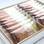 ヴィタメール ジェイアール名古屋タカシマヤ店 - マカダミアショコラ１６枚入り…２１６０(税込)