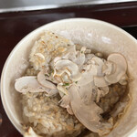 表参道うかい亭 - ステーキランチコース厳選牛サーロイン１５７３０円。スープきのこライス。ガーリックライスに生マッシュルームのスライスをかけ、コンソメで仕上げてあります。風味がたまりません（╹◡╹）（╹◡╹）