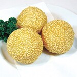 Sesame dumpling (1 piece)