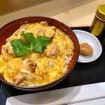 鶏三和 - 炙り焼き親子丼(季節限定)