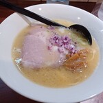 白湯麺専門店 丸福ラーメン - あっさりとでも深い味の鶏白湯