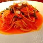 カスターニョ - 自家菜園春野菜とイタリア産モッツァレラチーズのトマトソースとメッツェリングイネ