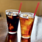 クッチーナディー - アイスコーヒーとアイスティー。