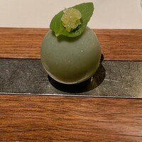 ライラ - ▫️モヒート 　ノンアルのモヒートを薄いチョココート生地で包んだもの。つまんで一口で頂きます。