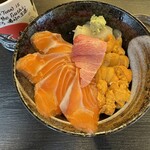 186431394 - 【2022/10】ウニとサーモン丼＋大トロ(シャリ少)