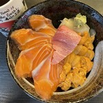 186431389 - 【2022/10】ウニとサーモン丼＋大トロ(アップ)