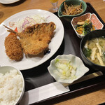 寅福 - 蟹クリームコロッケ・アジフライ定食