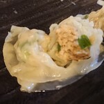 塚口餃子酒場 満太郎 - 肉餃子の餡(ピンぼけスミマセン)