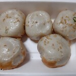 弄堂 生煎饅頭 鶴橋店 - 焼き小籠包。10個頼んだら5個2箱でした。1,000円