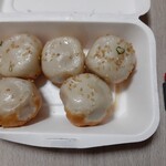 弄堂 生煎饅頭 鶴橋店 - 10個買ったら、黒酢2個付いてました。