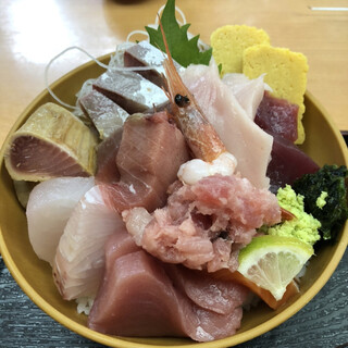 海鮮料理 みはる - 料理写真:海鮮丼大盛