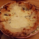 ピッツェリア・スクニッツォ・ダ・シゲオ - クアトロフォルマッジ・スペチャーレ（2100円） 　水牛モッツァレア・ゴルゴンゾーラ・パルミジャーノ・ペコリーノ（2022年9月）