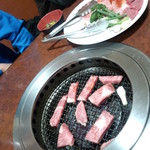 花いちもんめ - 牛肉の盛り合わせ　※今回は牛肉の盛り合わせ　１皿　4,800円ですが、日によってお勧めを教えてくれます（2013.04.29）