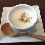 ビストロ・ヨシムラ - ジャガイモとエンドウ豆のスープ