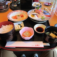 京懐石 美濃吉 横浜ランドマークプラザ店 - たちばな御膳です（あと陶板焼きが付きます）