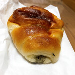 トリュフベーカリー 本店 - ちょっと潰れちゃった。。