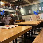 魚待夢いやおうなし - 店内はシンプルですが、清潔です。