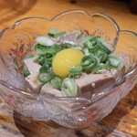 立ち飲み処 て～げ～家 - チーズユッケ