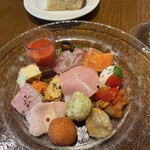 LA BUONA VITA  - 前菜もりあわせ。鶏肉が一位！他もぜーんぶ美味